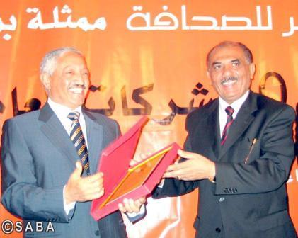 وزير الاعلام يكريم احد الشركات العشر